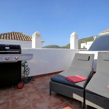 Beautiful With Amazing Views Perfect For Golfers *
