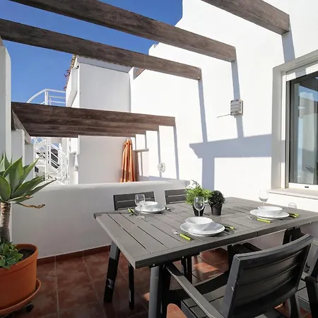 Beautiful With Amazing Views Perfect For Golfers *